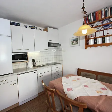 Vintage In Near Area * 菲根